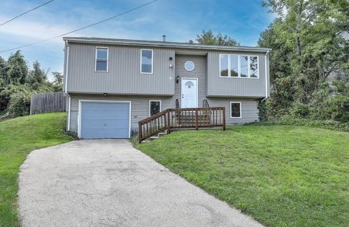 22 Linda Ct, Providence, RI 02904-1451