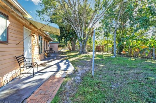 2281 44th Ter, Naples FL  34116-6474 exterior