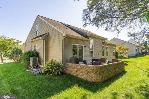 25 Summerlyn Dr, Ephrata PA  17522-9331 exterior