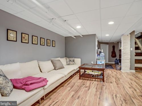 365 College Ave, Lancaster PA 17603-3319 exterior