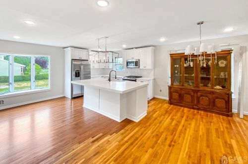 5 Innes Rd, East Brunswick NJ  08816-2839 exterior