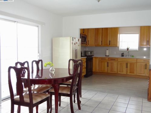 1434 Havenscourt Blvd, Oakland CA  94621-3628 exterior