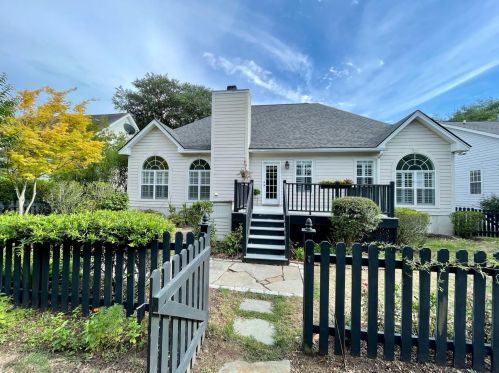 236 Alexandra Dr, Mount Pleasant SC  29464-2837 exterior