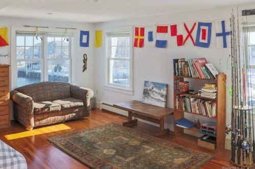 112 Atlantic Ave, Groton CT 06340-8803 exterior