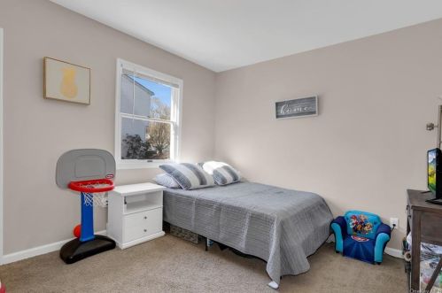 240 Overland Rd, Mahopac NY  10541-1121 exterior