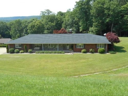 35 Wood St, Clarion, PA 16214-2615