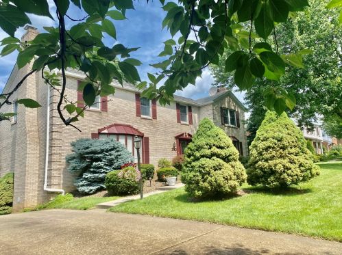1780 Taper Dr, Pittsburgh, PA 15241-2656
