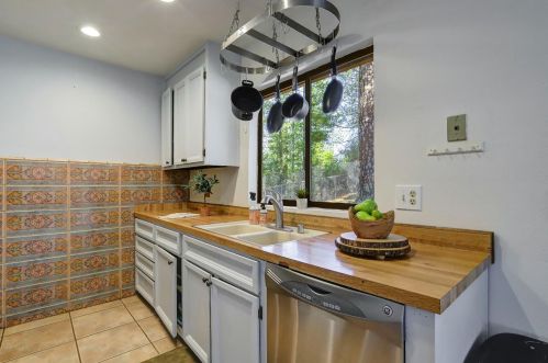 16463 Pine Knoll Rd, Grass Valley CA  95945-8433 exterior