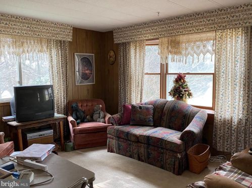 813 Kreps Rd, Lancaster, PA 17603-6113