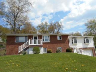 62 Wilson Ave, Cecil, PA 15321-1172