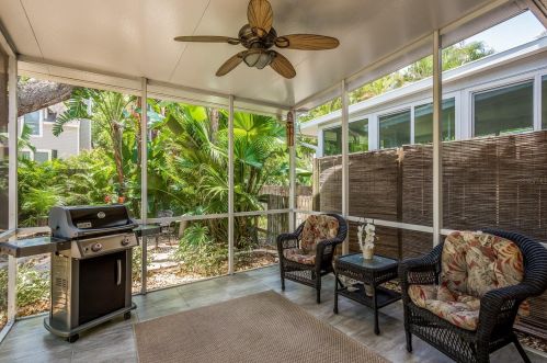 553 Vista Trail Ct, Palm Harbor FL  34683-5260 exterior