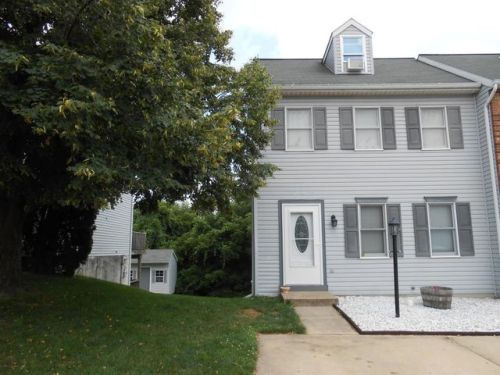 229 Heatherwood Dr, Ephrata PA  17522-2665 exterior