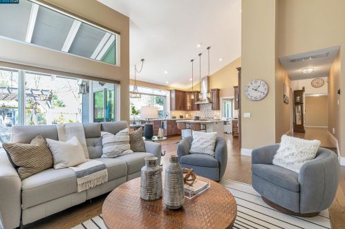 70 Country Hills Ct, Danville, CA 94506-6149