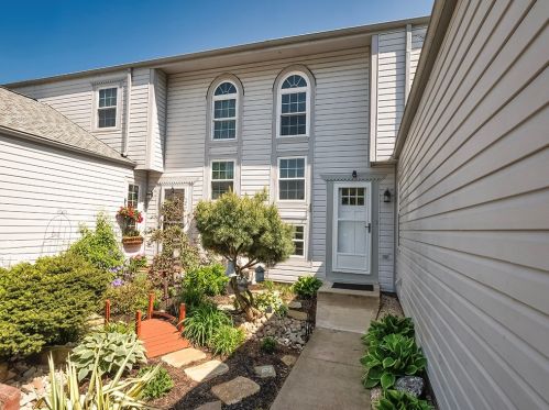 1131 Valleyview Dr, Lawrence, PA 15055-1022