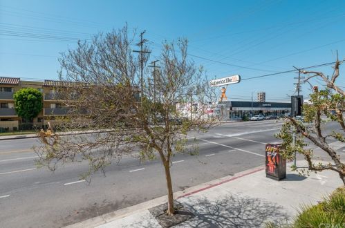 6938 Laurel Canyon Blvd, North Hollywood CA  91605-6848 exterior