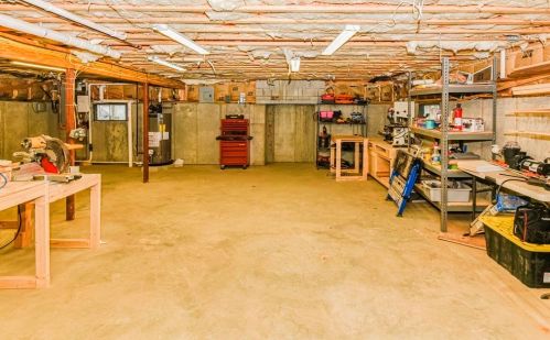 51 Hastings Rd, Dedham MA 02026-5407 exterior