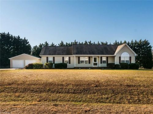 5802 Harvest Spg Dr, Greensboro NC  27406-8045 exterior