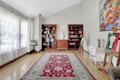 10 Longfellow Ter, Morganville NJ  07751-1411 exterior