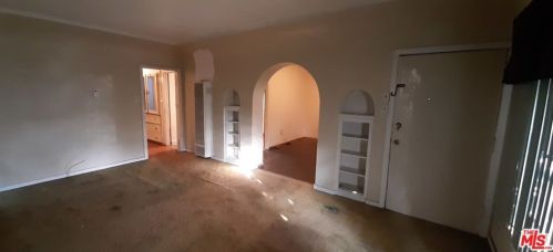 809 Willow Ave, Compton, CA 90221-2028