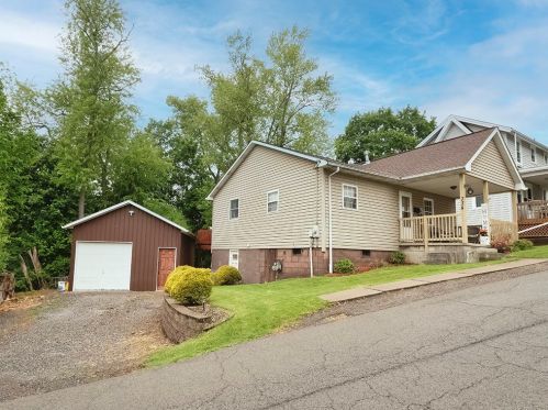 334 South St, Evans City, PA 16033-1121
