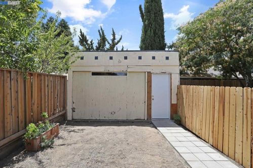 111 Dale Dr, San Jose CA  95127-2958 exterior