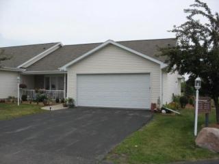 246 Wyldewood Dr, Oshkosh, WI 54904-8604