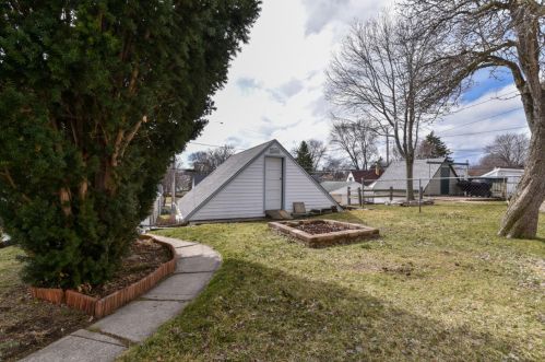 7119 Beloit Rd, Milwaukee WI 53219-1963 exterior