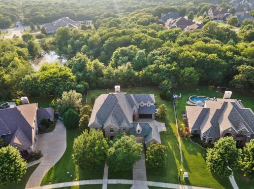 2209 Roadrunner Dr, Lewisville TX  75022-7885 exterior