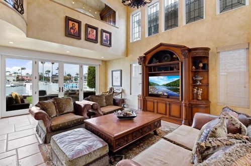 5521 Sorrento Dr, Long Beach, CA 90803-3641