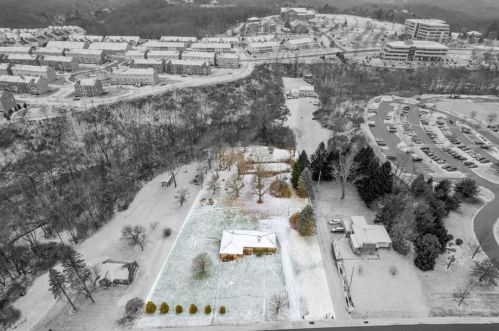 2557 Nicholson Rd, Sewickley PA  15143-8502 exterior