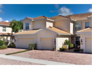 1239 Burgos Dr, Sarasota, FL 34238-2701