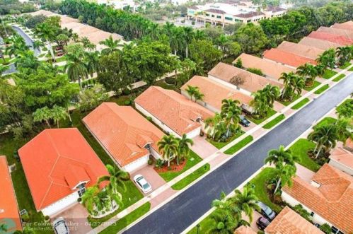 9796 Lemonwood Dr, Boynton Beach FL  33437-5452 exterior