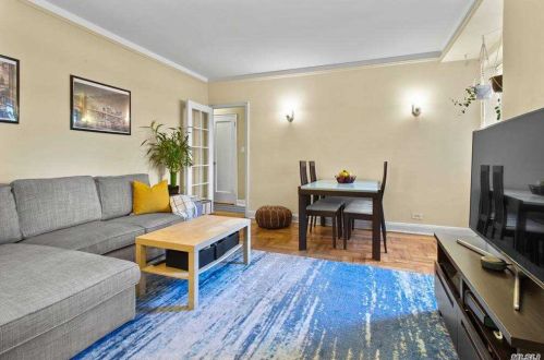 48-17 42nd St, Long Island City, NY 11104-1027