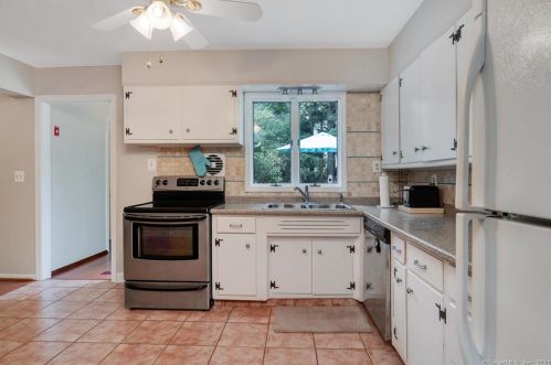 45 Sherman Rd, Glastonbury CT  06033-2911 exterior