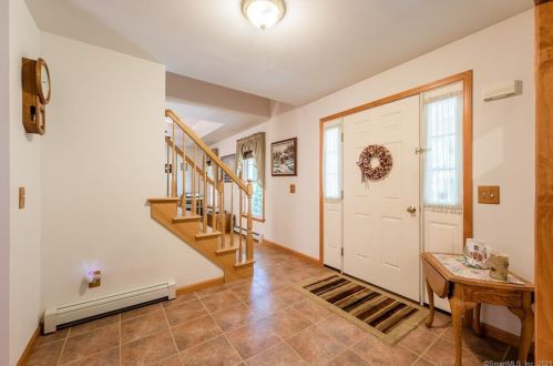 190 Gay Hill Rd, Uncasville, CT 06382-2092