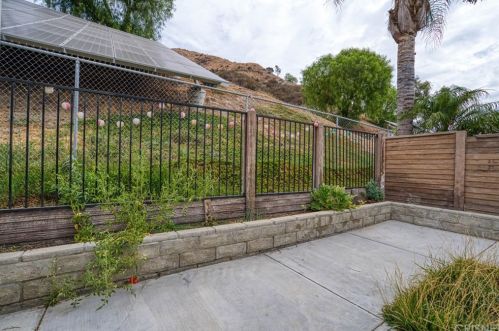 20049 Northcliff Dr, Santa Clarita CA  91351-5792 exterior