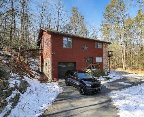 5307 Glenbrook Rd, Stroudsburg, PA 18360-6534