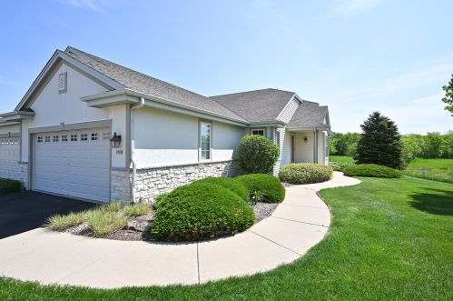 2700 King Fisher Ct, Waukesha, WI 53189-6868