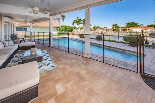 1999 Illinois Ave, Saint Petersburg FL  33703-3421 exterior