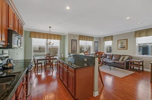 40 Briarbrook Dr, Briarcliff NY  10510-2075 exterior