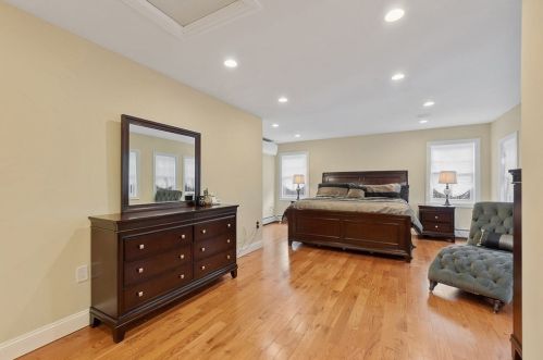 37 Main St, Petersham MA 01366-9502 exterior