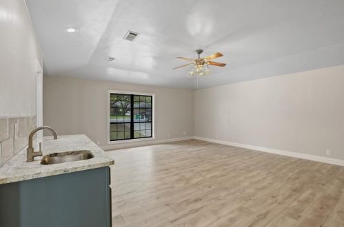 2132 Pembrooke Pl, Denton TX  76205-8208 exterior