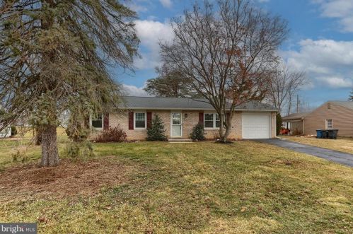 18 Laurel Dr, Navy Sup Dpt, PA 17055-5535