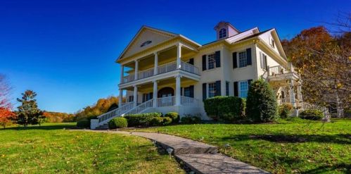 1000 Natchez Valley Ln, Franklin, TN 37064-4704