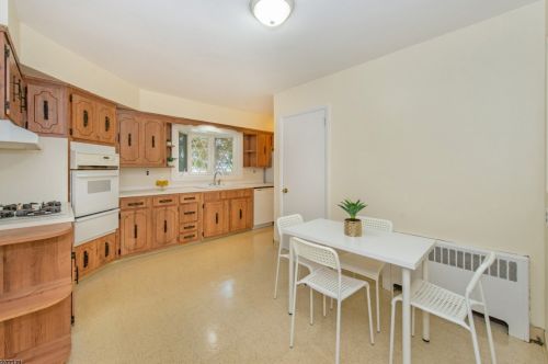 100 Cedarhurst Ave, West Paterson NJ  07424-3005 exterior