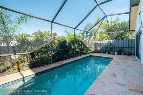 175 Executive Cir, Boynton Beach FL  33436-1835 exterior
