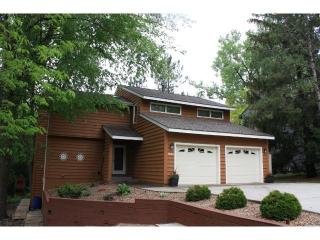 8648 Lakeview Rd, Minneapolis, MN 55438-1537