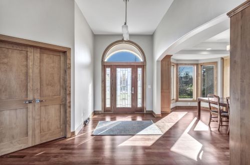 1462 Windpointe Ct, Thiensville, WI 53092-3602
