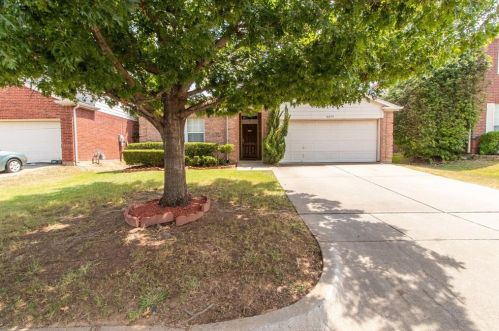 8059 Southern Pine Way, Fort Worth TX  76123-2069 exterior