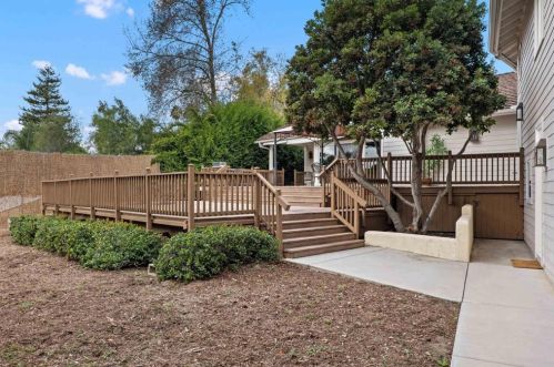 3304 Silver Oak Ln, Vista CA  92084-6614 exterior